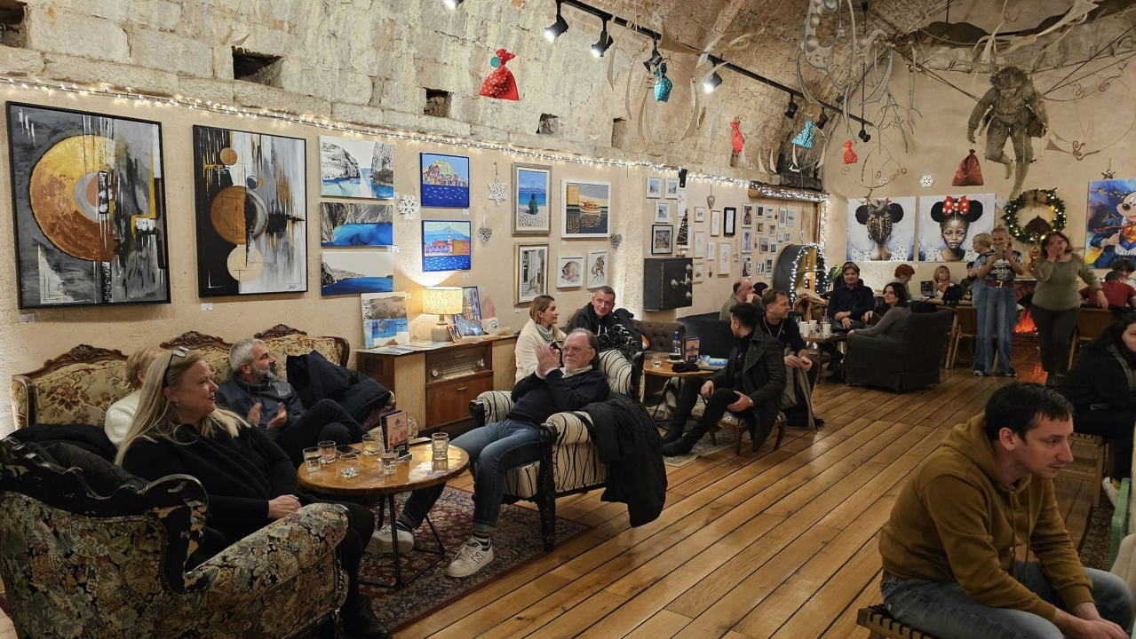 U Azimutu otvorena jedinstvena art &amp; craft izložba 'Božićni tinel'