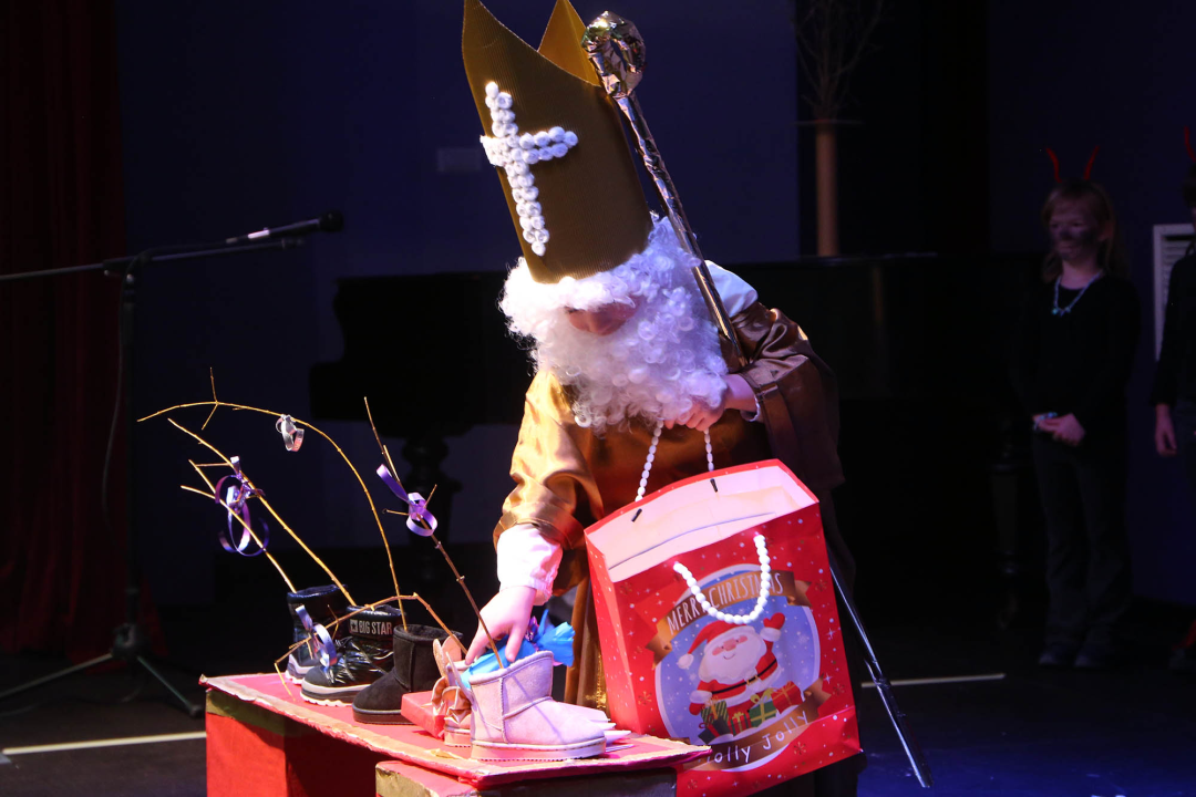 U Katoličkoj školi održana priredba 'Osvijetlimo put do jaslica'