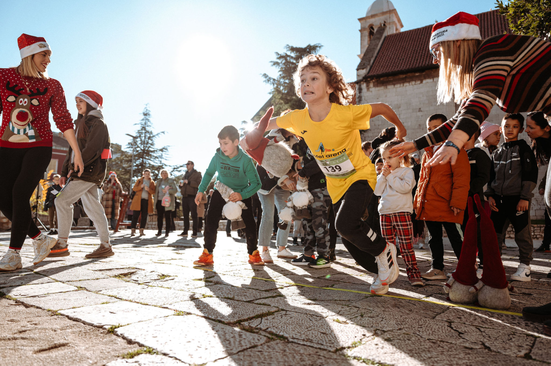 Na Outdoor Adventurici sport, zabavne igre i zanimljivi zadaci
