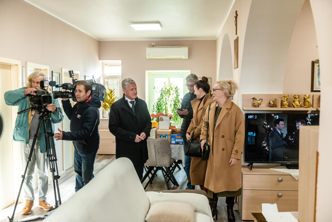 Gradonačelnik i biskup posjetili Prihvatilište za beskućnike: Najavljena i obnova pučke kuhinje