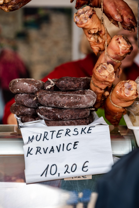 Za blagdane svi žele tuke, pivce i patke: Sve ćete naći na pijaci u Petrović Delikatesama