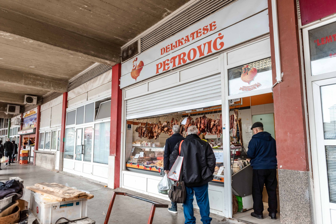 Za blagdane svi žele tuke, pivce i patke: Sve ćete naći na pijaci u Petrović Delikatesama
