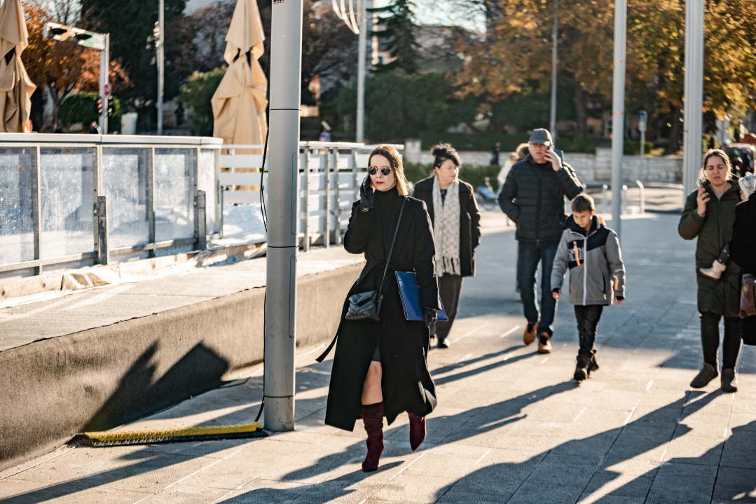 Zanimljive čizme i topli kaputi: Evo što se ovih dana nosilo po Šibeniku
