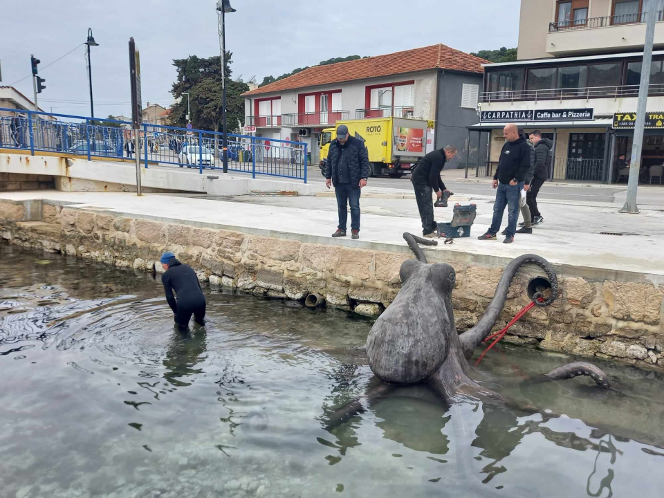 Pobjedom raka nad hobotnicom Tisno slavi stotinu godina turizma