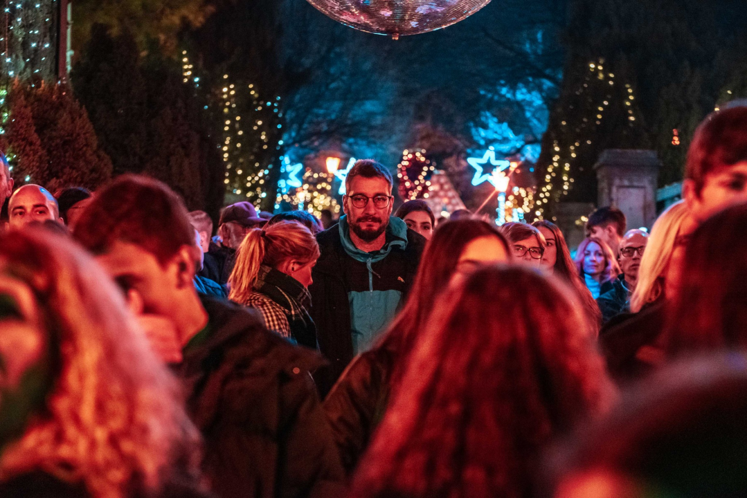 Šibenski srednjoškolski bendovi u maniri rock zvijezda napunili park