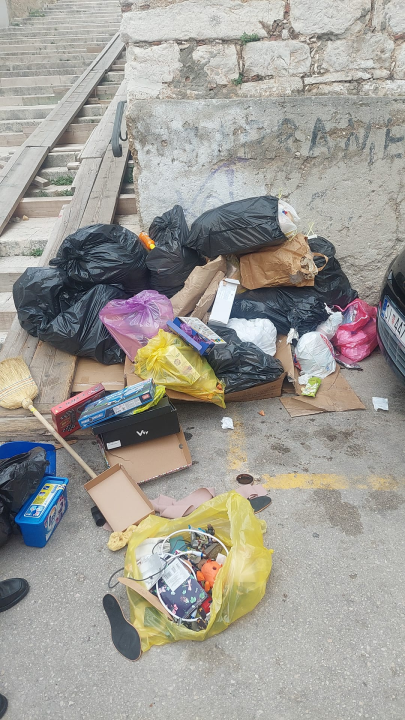 Otpadu je mjesto u spremniku, a ne na ulici i prirodi!