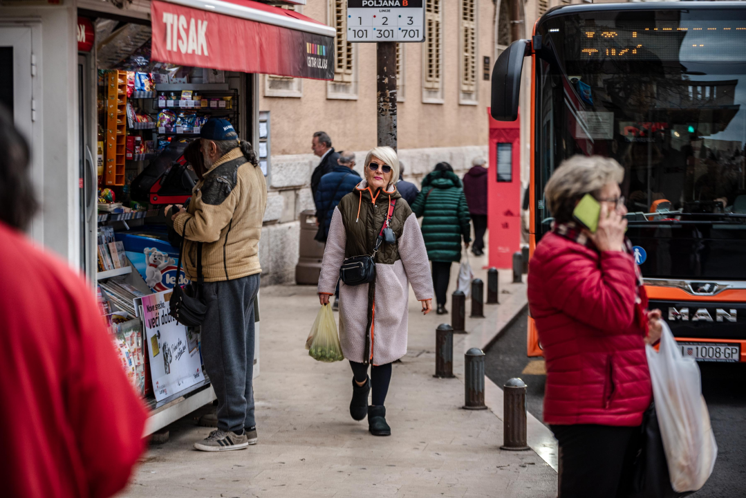 Kako biti u trendu u hladnim zimskim danima dobro znaju ove dame!