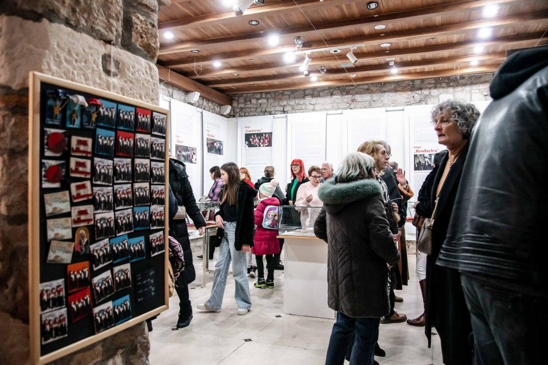 Trčanje, potrage, klape, rock and roll: Noć muzeja u Šibeniku za novu publiku prolazi uz dobar odaziv 