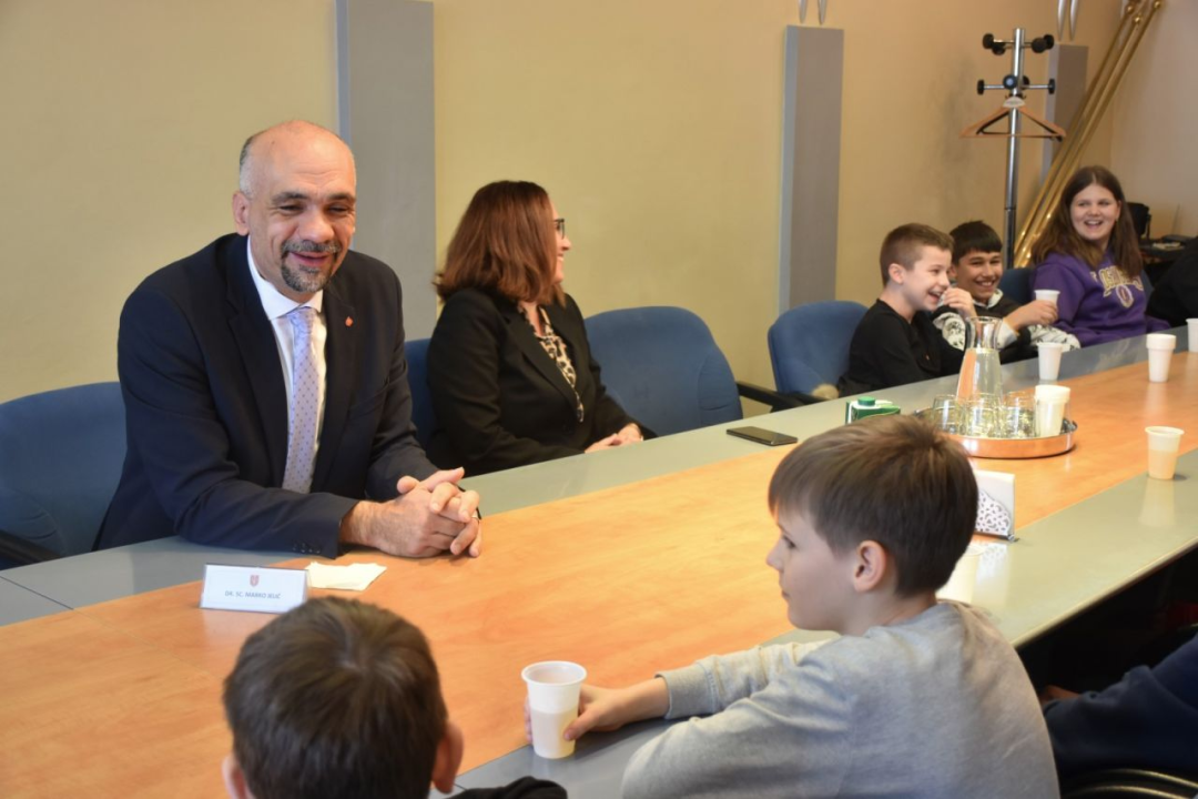 Trećaši i četvrtaši iz Čiste Velike iz prve ruke učili o tipičnom radnom danu župana