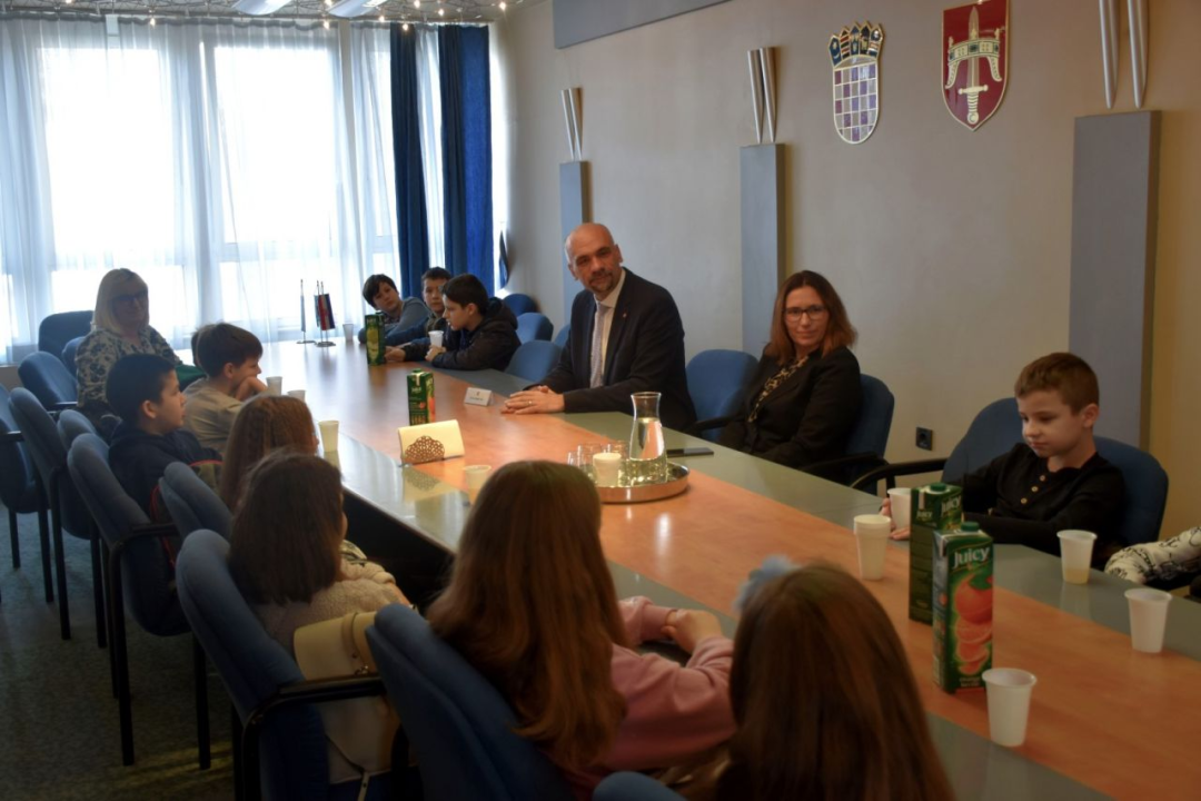 Trećaši i četvrtaši iz Čiste Velike iz prve ruke učili o tipičnom radnom danu župana