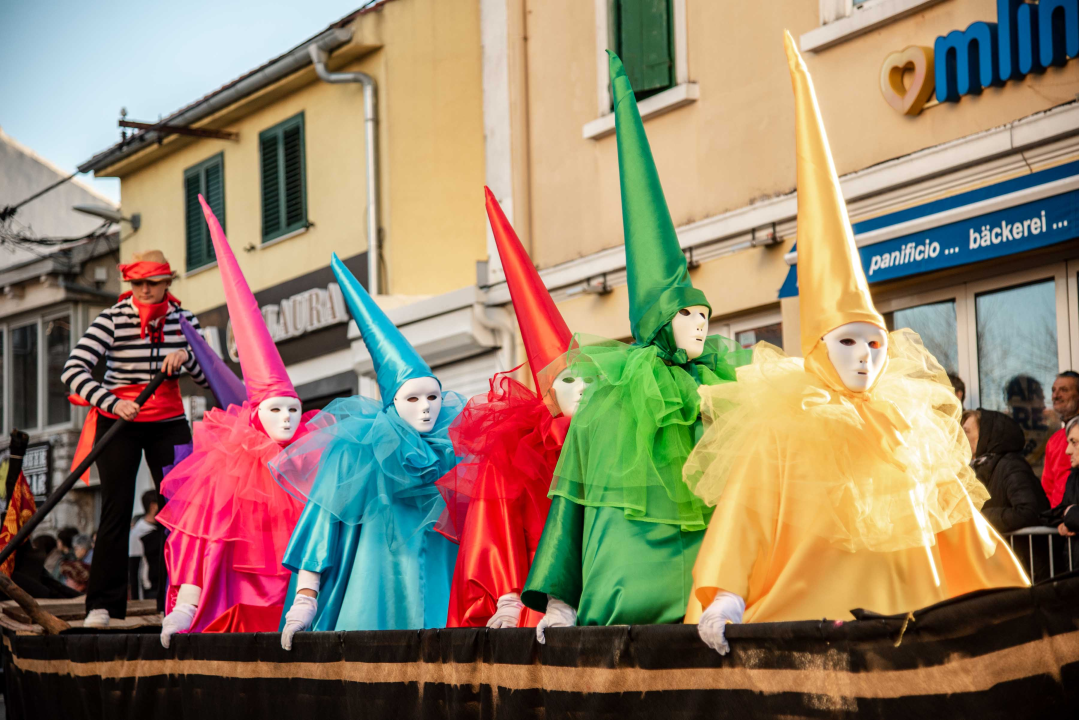 FOTOGALERIJA (1) Aleksandra Prijović nastupila u Murteru, tamo zabrana nije bilo