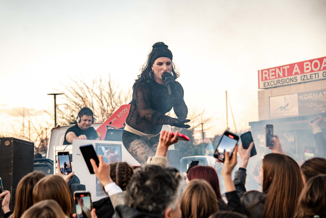 FOTOGALERIJA (1) Aleksandra Prijović nastupila u Murteru, tamo zabrana nije bilo
