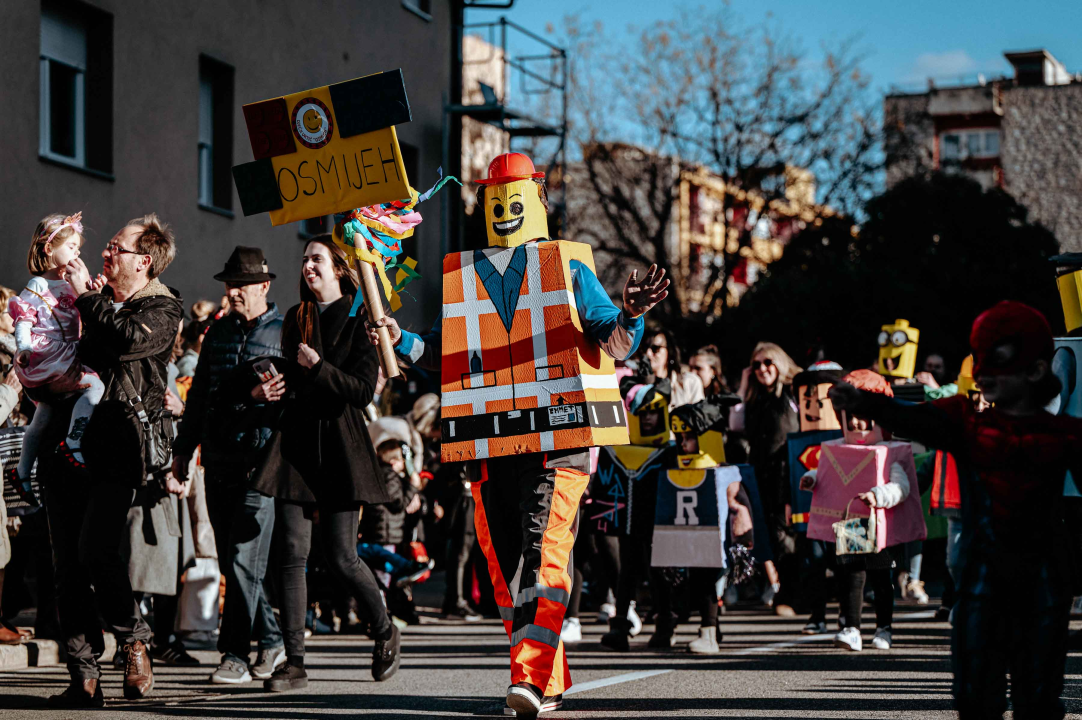 Maškarana povorka prošla kroz grad (1. dio): Najbolja maska Lego, najprovokativnija Oko sokolovo  