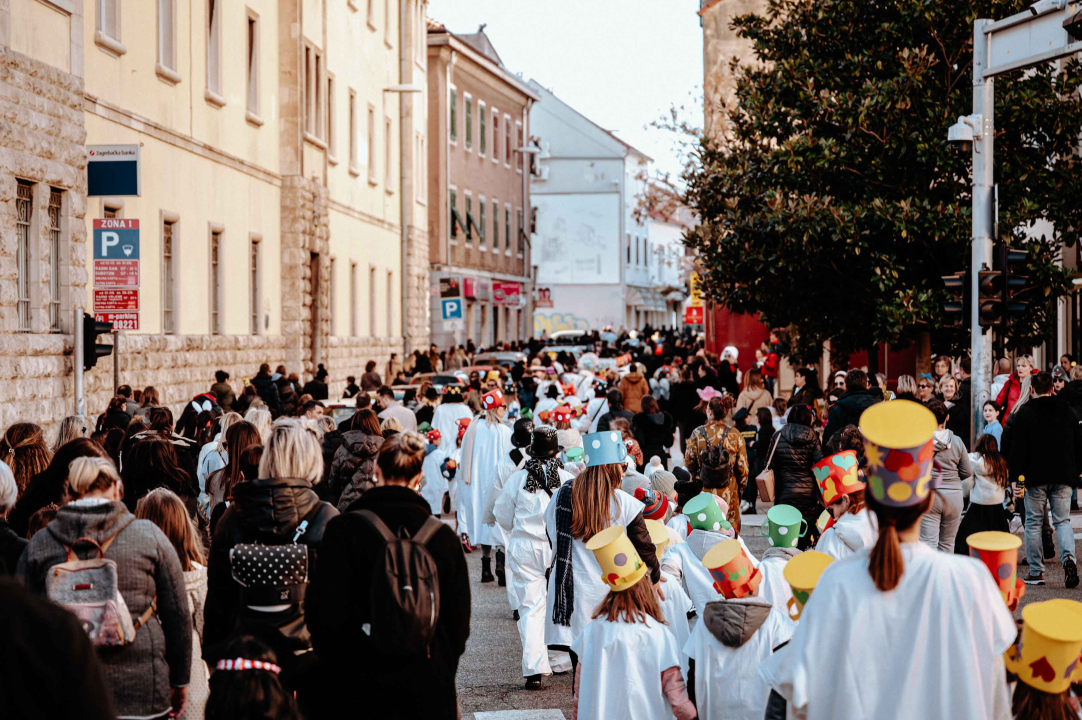 Maškarana povorka prošla kroz grad (1. dio): Najbolja maska Lego, najprovokativnija Oko sokolovo  