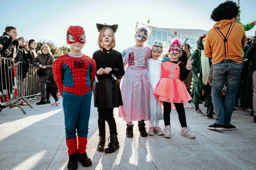 Maškarana povorka prošla kroz grad (2. dio): Najbolja maska Lego, najprovokativnija Oko sokolovo   