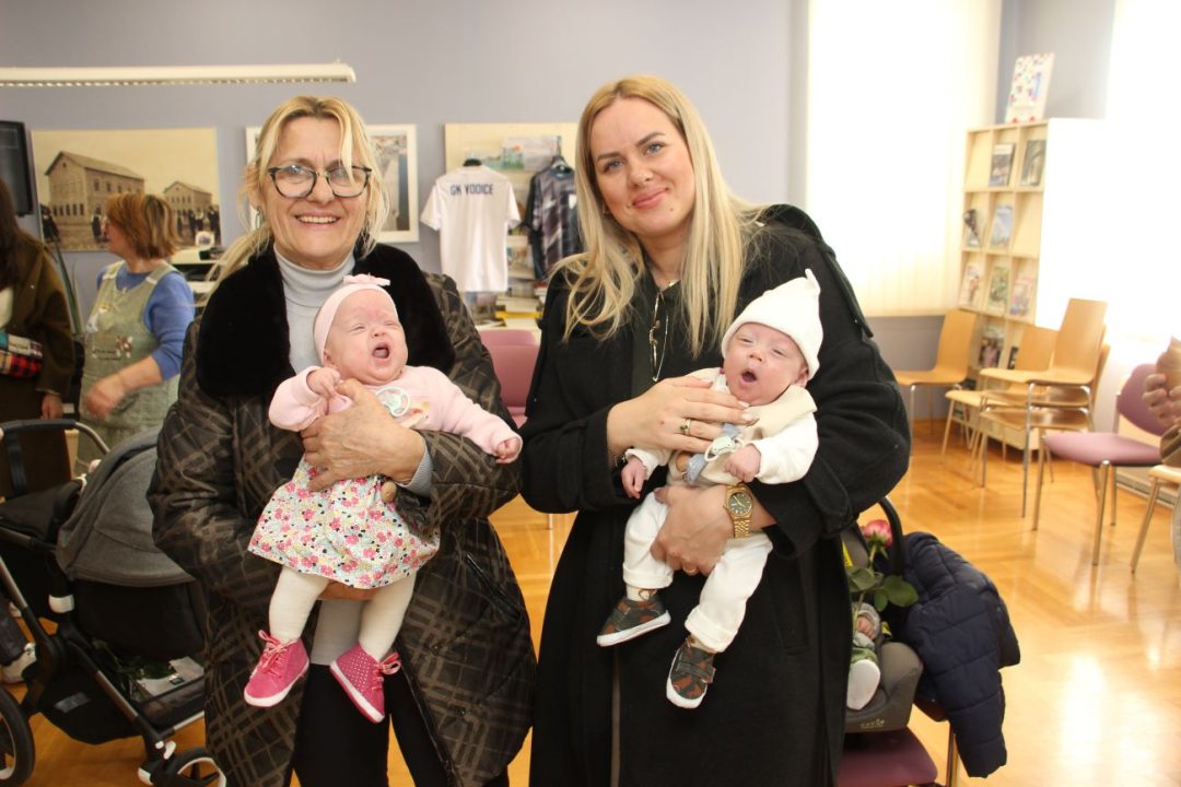 U Vodicama održano primanje roditelja novorođene djece: 'U posljednjih nekoliko mjeseci rođeno 38 djece'