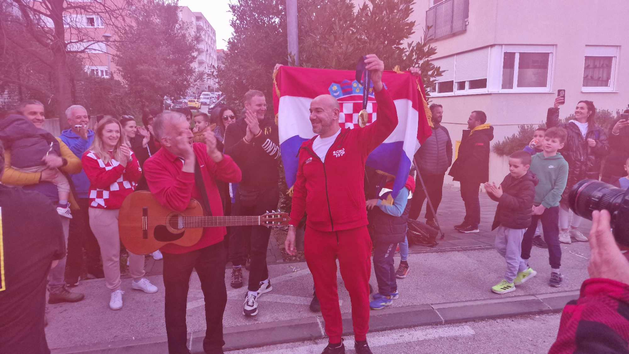 Ivica Tucak ostao bez teksta: Susjedi  na Šubićevcu pripremili mu doček kojem se nije nadao, ali se oduševio