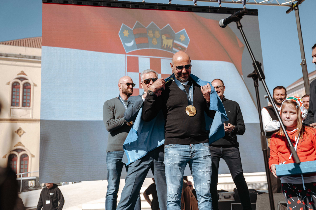 Šibenčani masovno dočekali svjetske prvake, Tucak: 'Gdje god pođem osjećam ljubav koju mi pružate'