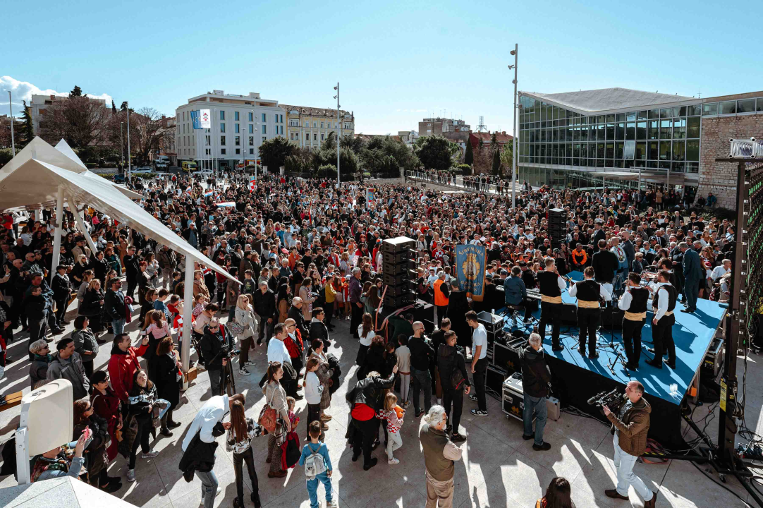 Šibenčani masovno dočekali svjetske prvake, Tucak: 'Gdje god pođem osjećam ljubav koju mi pružate'