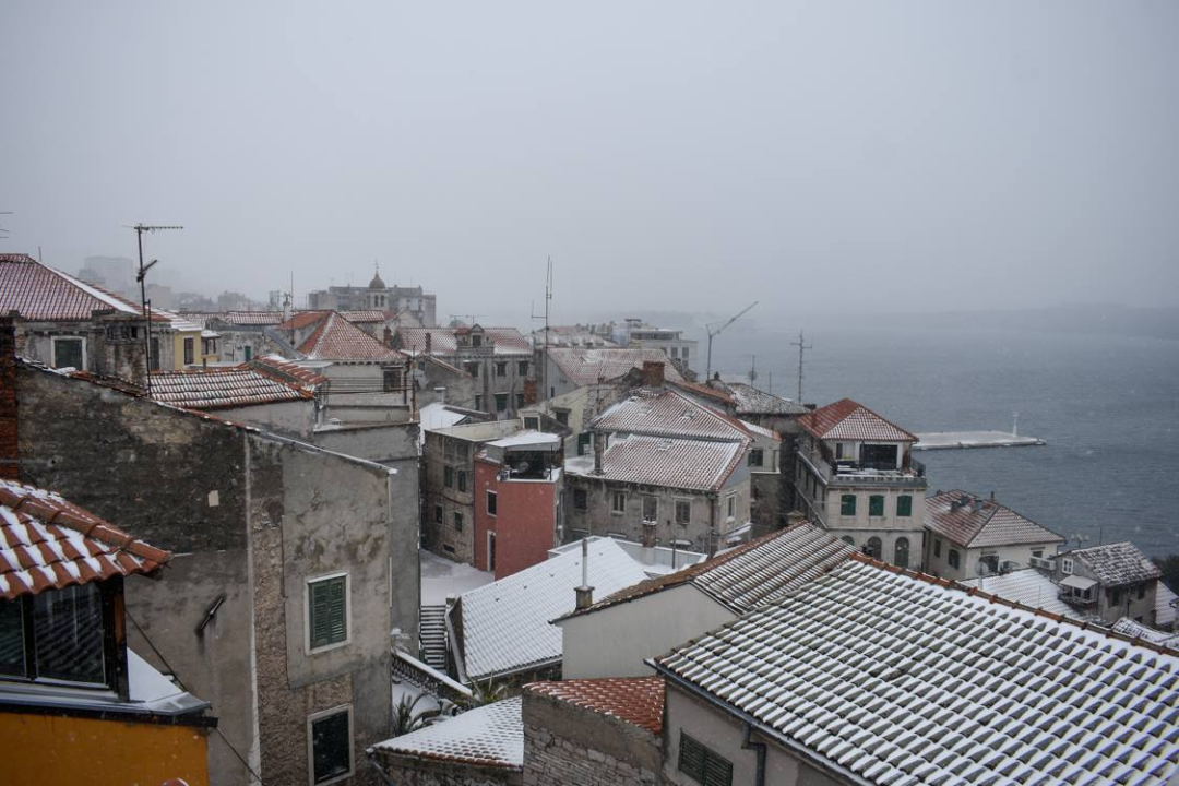 Ovako je Šibenik izgledao na današnji dan 2018. godine, danas je 19 stupnjeva više