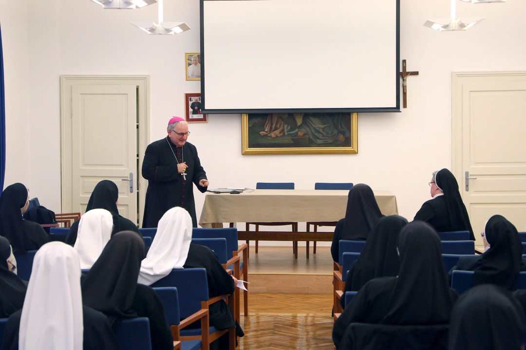 Održan korizmeni susret redovnica i biskupa Tomislava Rogića