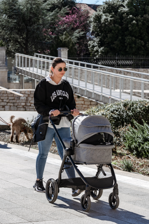 Sunčano vrijeme izmamilo je lijepe Šibenčanke da iz ormara izvuku trendi komade!