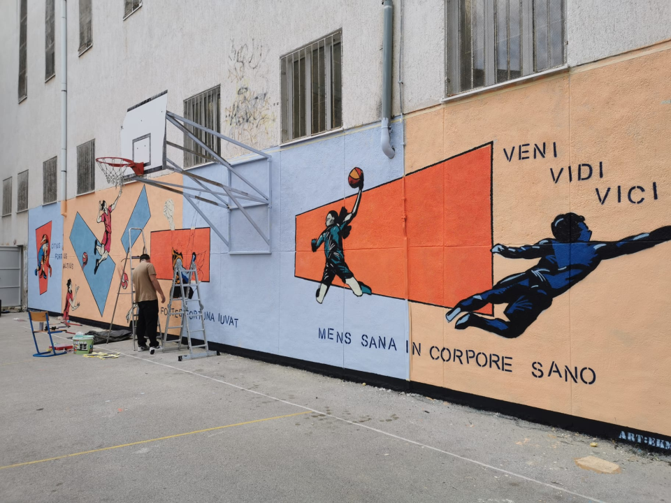 Dva murala u dvorištu gimnazije na 80 kvadrata zida: Grafiti kao umjetnost, a ne vandalizam