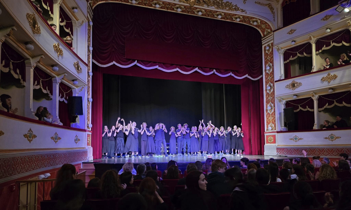 Predstavom 'Slušajte nas' Dramskog studija Ivana Jelić obilježen Svjetski dan kazališta