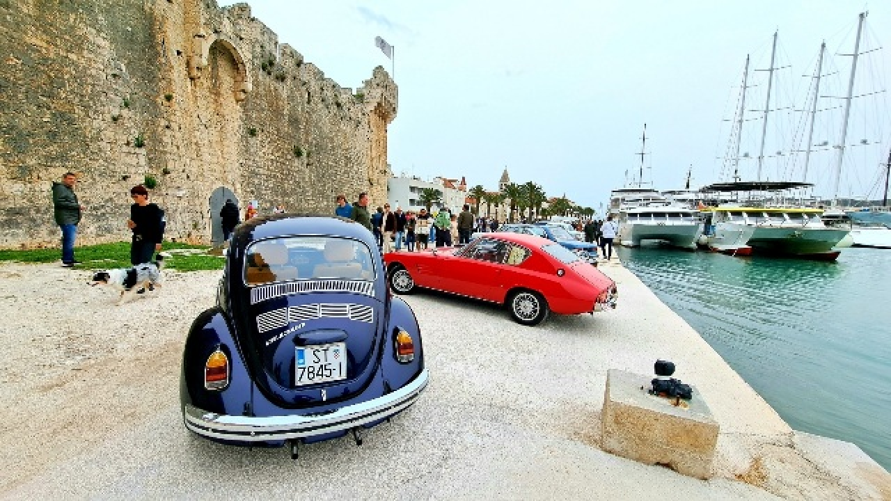 Uskršnji doručak u Rogoznici uveličali i oldtimeri