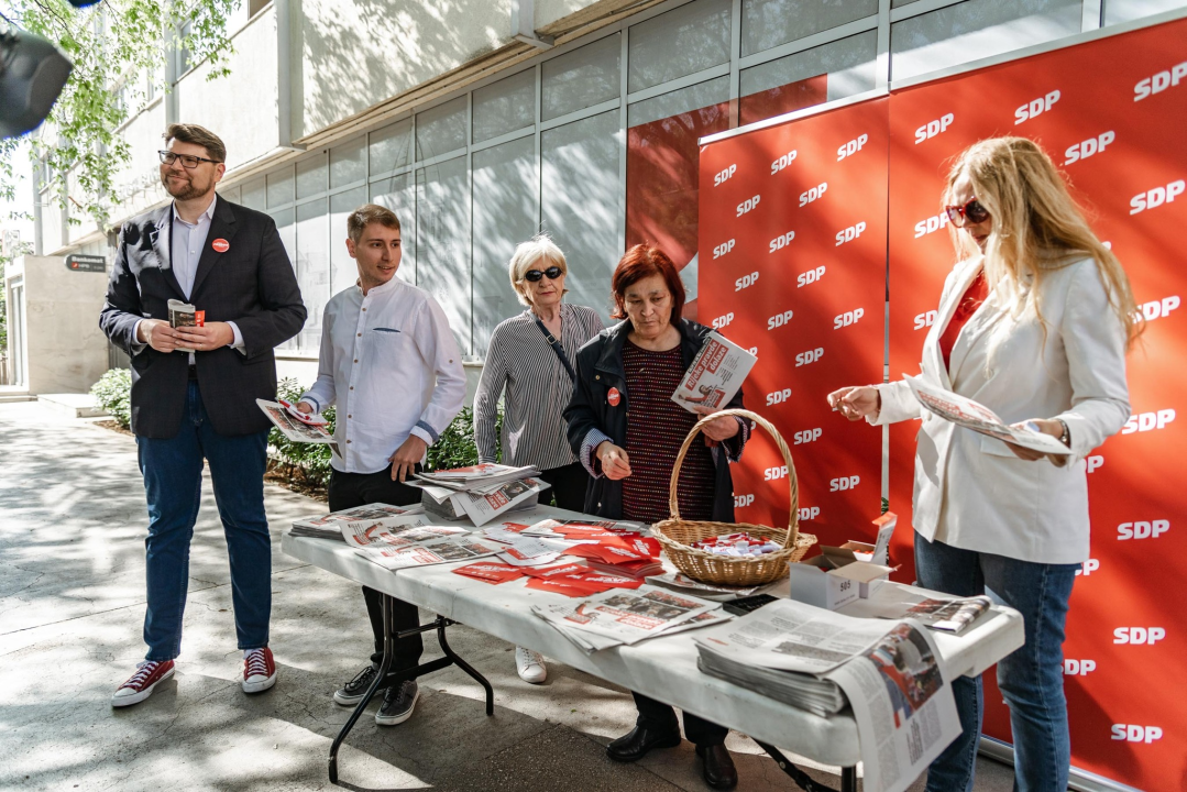 Grbin i Restović na šibenskoj pijaci: 'Iduće srijede građani imaju priliku reći ne korupciji jednim potezom olovke'