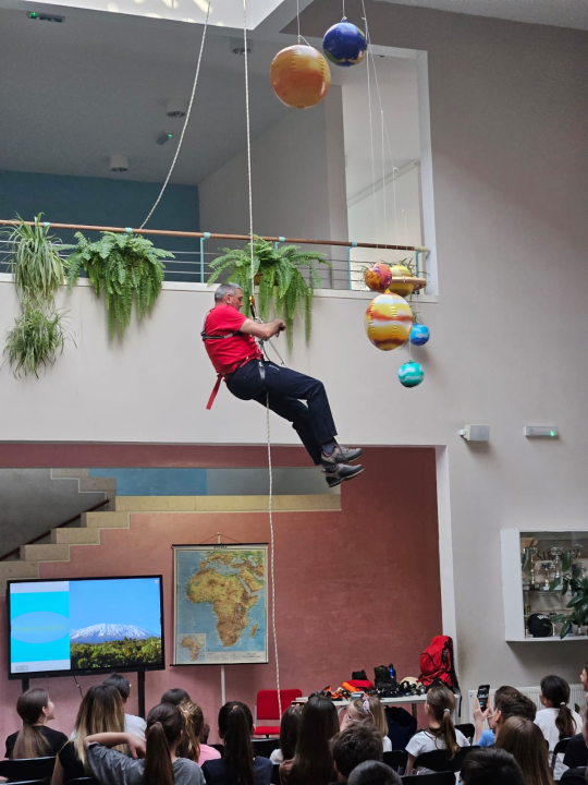 Planinarska priča koja osvaja: Alan Šimunović na 'Noći Geografije' u OŠ Meterize