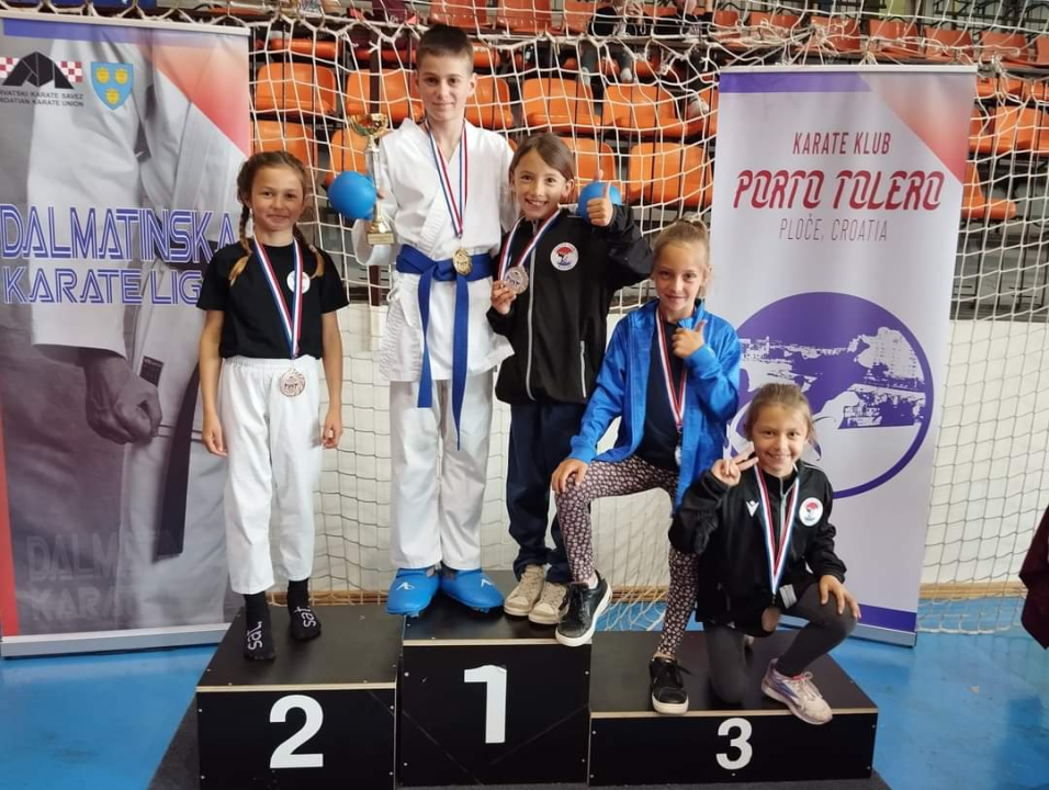 Karate klub Murter na 1. kolu Dalmatinske lige u Pločama osvojio tri medalje  