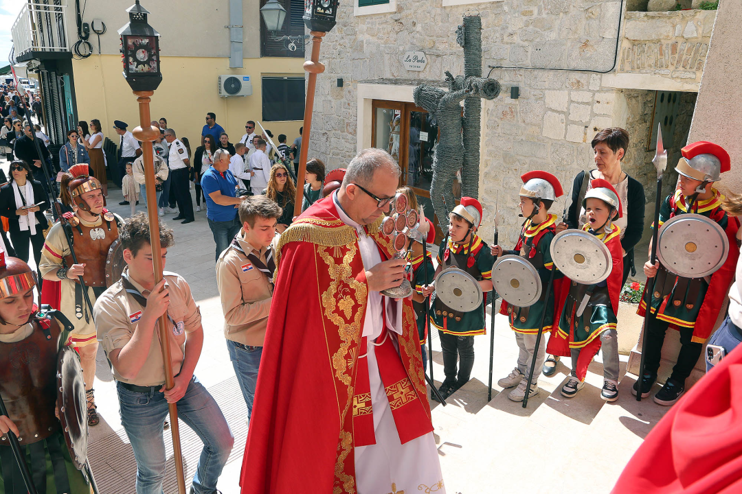 U Vodicama proslavljeni Našašće svetog križa i Dana grada