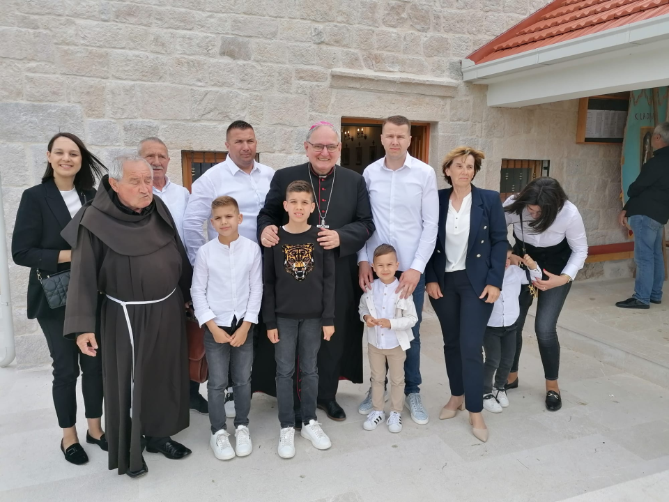 Biskup Rogić blagoslovio crkvu u Kladnjicama
