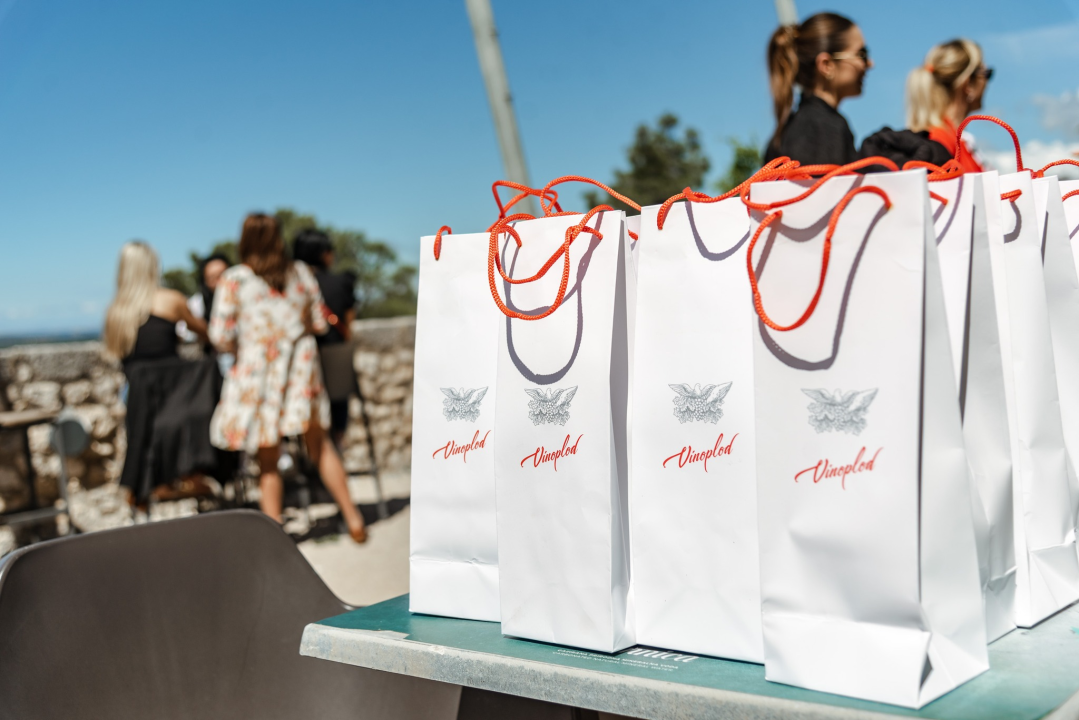 Zagrijavanje na tvrđavi Barone: Kandidatkinje za najljepšu mamu Hrvatske zabavljale se na šibenskom kaštelu