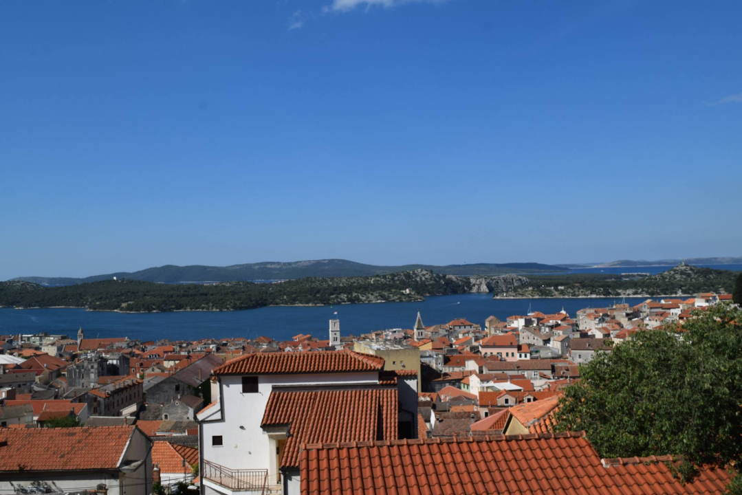 Odlično raspoložena publika i fantastičan nastup Urbana i gudača na Tvrđavi sv. Mihovil