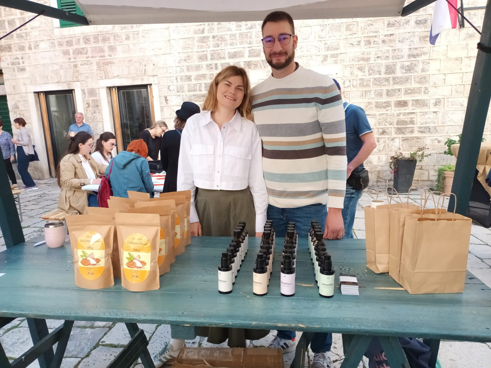 Jure Rončević zajedno s obitelji bavi se uzgojem badema: ‘Nismo htjeli zapustiti djedovinu’