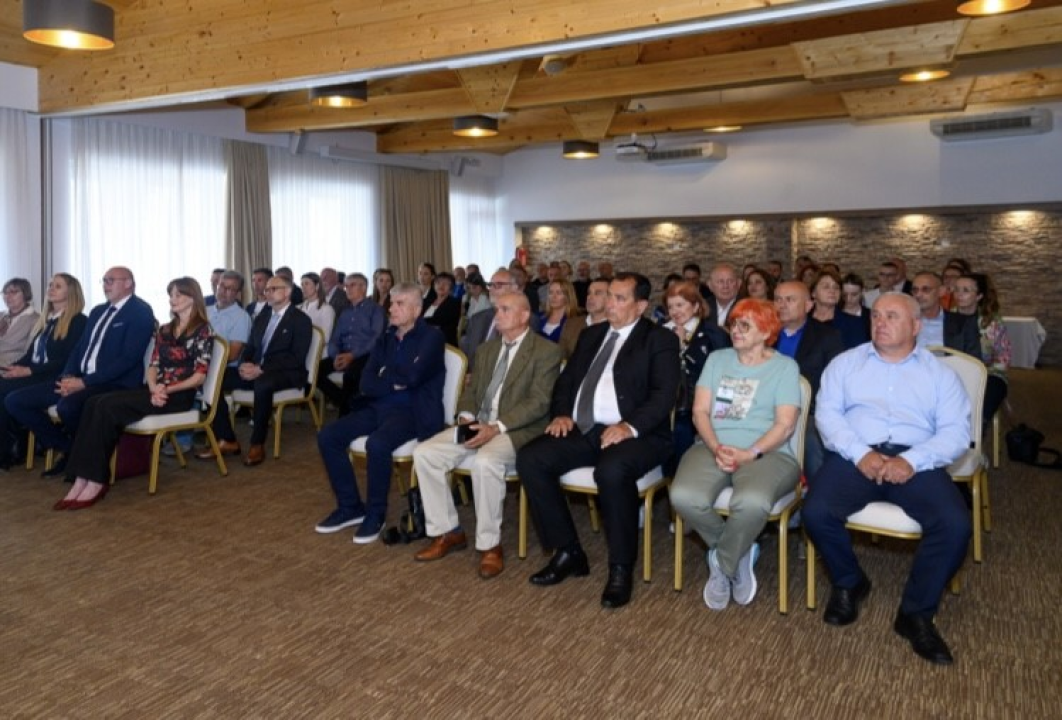 Tajniku Zajednice sportova županije i predsjedniku KK Osvit Anti Tanfari prestižna nagrada HOO-a 'Milan Neralić'