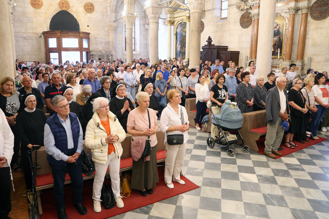 Šibenčani misom u katedrali pa procesijom proslavili svetkovinu Tijelova