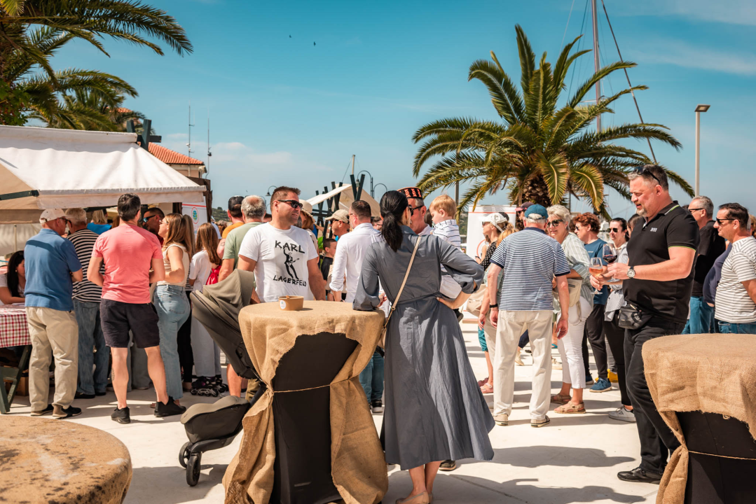 Pogledajte atmosferu jučerašnje marende u Rogoznici!