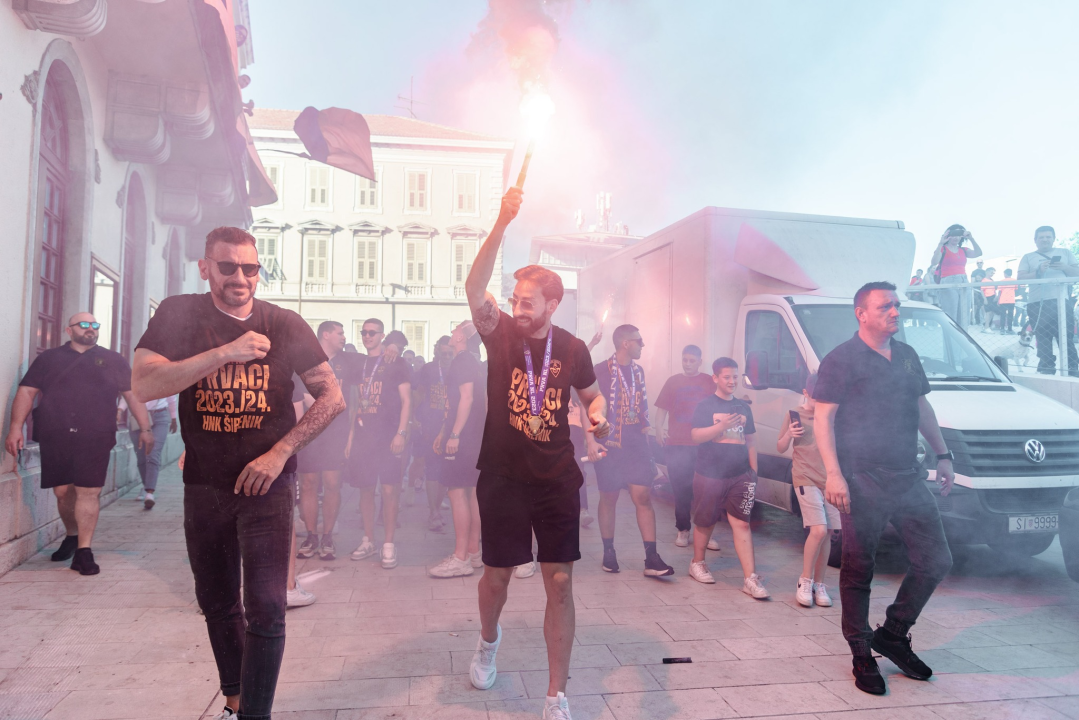 Šibenik dočekao svoje heroje u narančastom: 'Carević ostaje, sezona time završena'