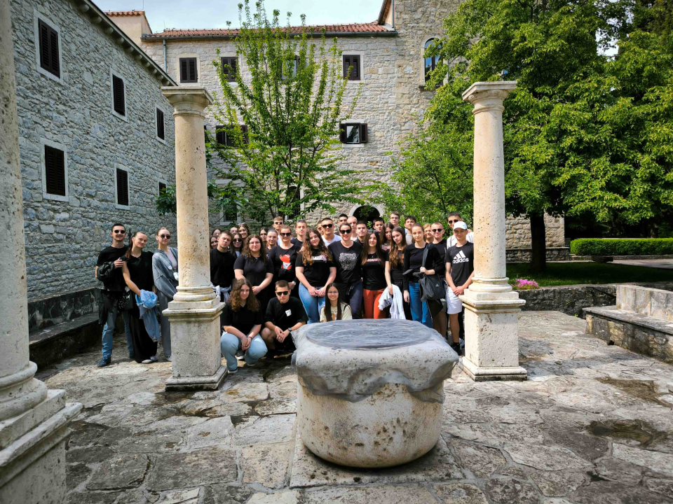 Učenici tri šibenske srednje škole prošli ‘tragovima srednjovjekovnog Šibenika’ 