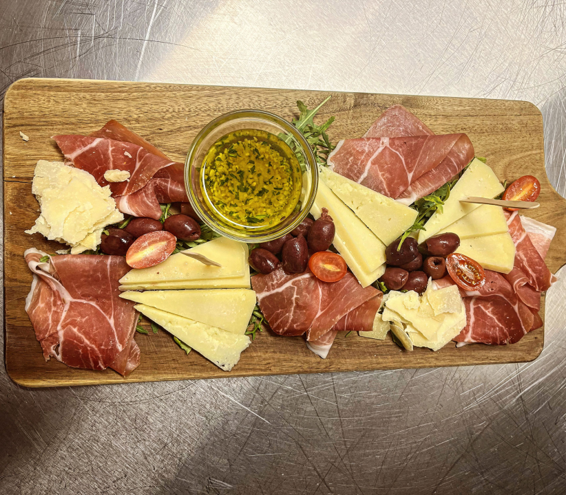 Posjetite Pizzeriju Delfin i uživajte u raznim specijalitetima!