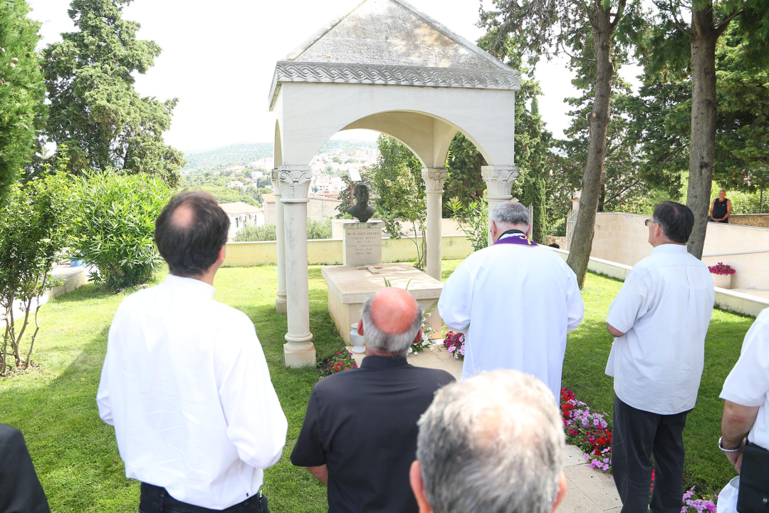 Svećenici Šibenske biskupije okupili se u Primoštenu