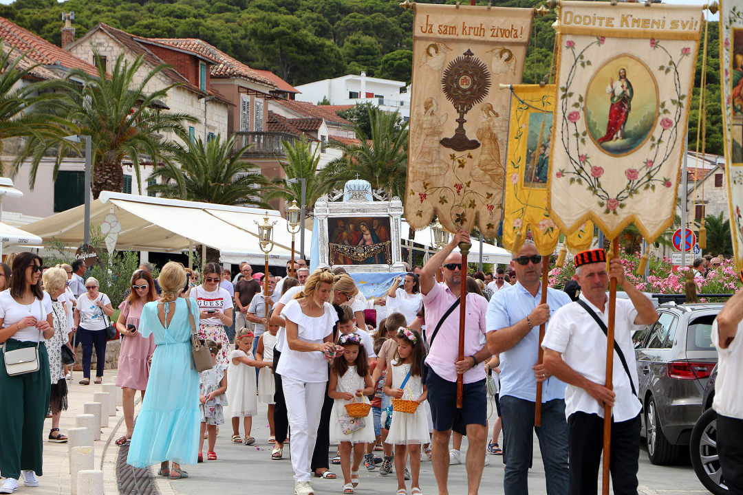 U Rogoznici proslavljena Gospa od kapelice