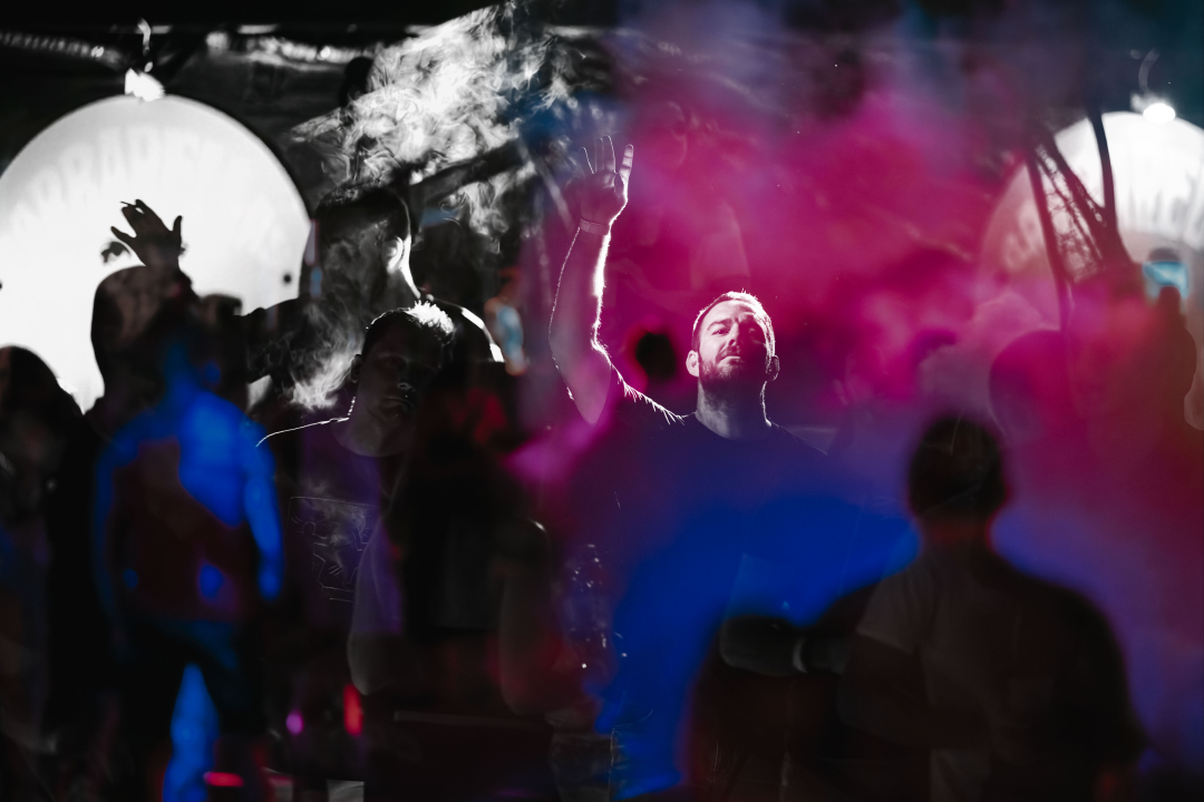 Pogledajte kako izgleda otvorenje plesne sezone u jednoj od najpoznatijih diskoteka u Dalmaciji 