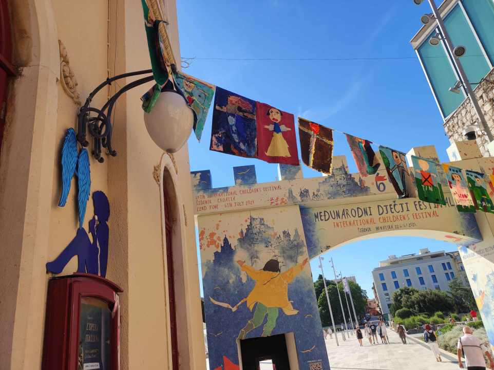 MDF-ov anđeo skinuo krila i odmorio uz sladoled, malo je iskapao po kazalištu