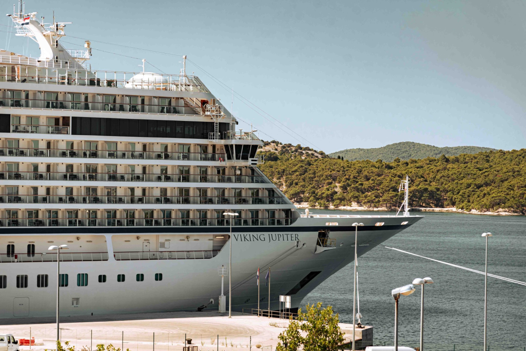 U Šibeniku danas imamo snježnu špilju i planetarij, nalazi se na 228 metara dugom Viking Jupiteru 