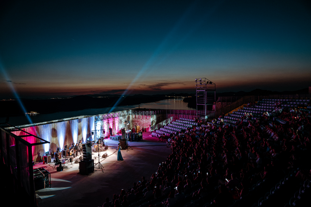  Božo Vrećo nasmijao, rasplakao i rasplesao publiku na sv. Mihovilu 