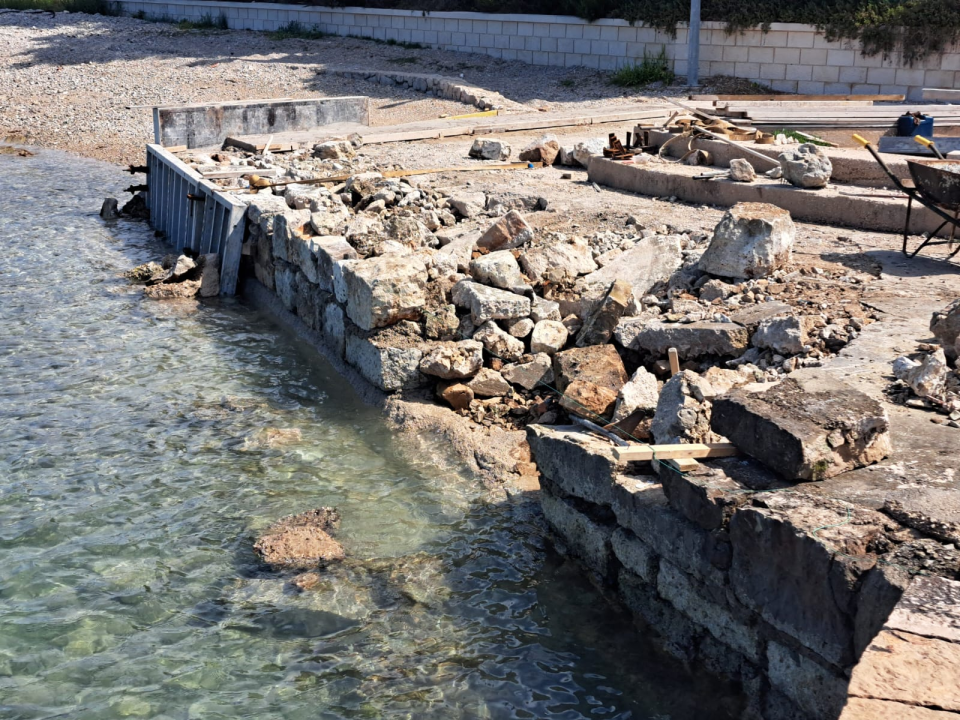 U sanaciju pomorskog dobra u Žaboriću i na Zlarinu uloženo 70 tisuća eura